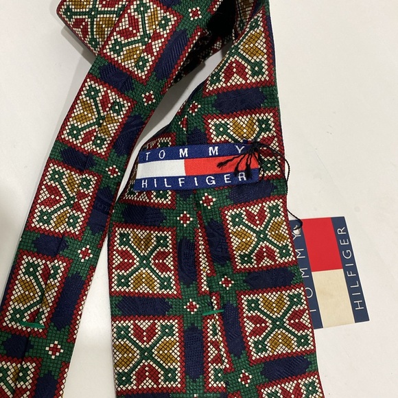 NWT Vintage Tommy Hilfiger Cross Stitch Snowflake Pattern  💯% Italian Silk Tie - Picture 6 of 7